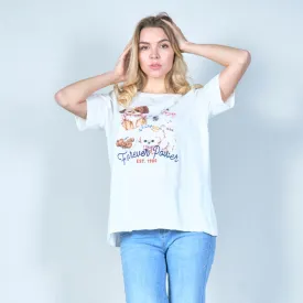 Charming dog and cat graphic tee wholesale